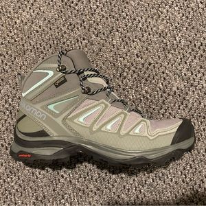 Salomon X Ultra 3 Mid Gtx hiking boot. Women’s size 9. Gore-Tex. NWT!!!